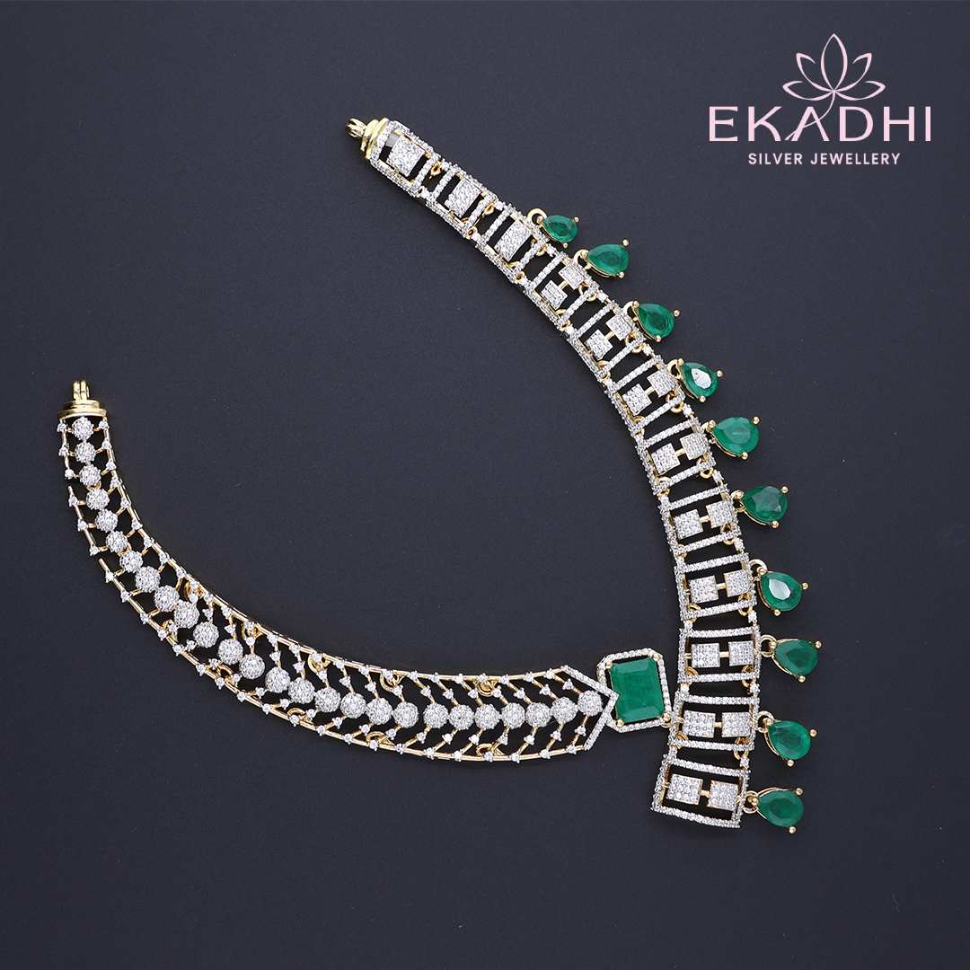HJ11698 – Premium CZ Necklace with Unique Green Design