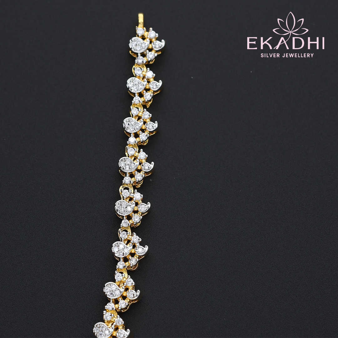 HJ11802 – Traditional Yet Modern Long Necklace