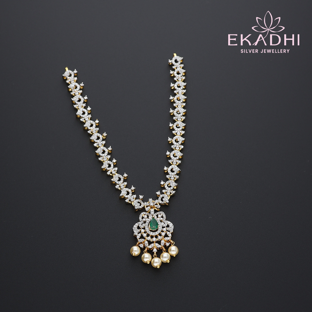 HJ11806 – Long Necklace with Green Stone Pendant