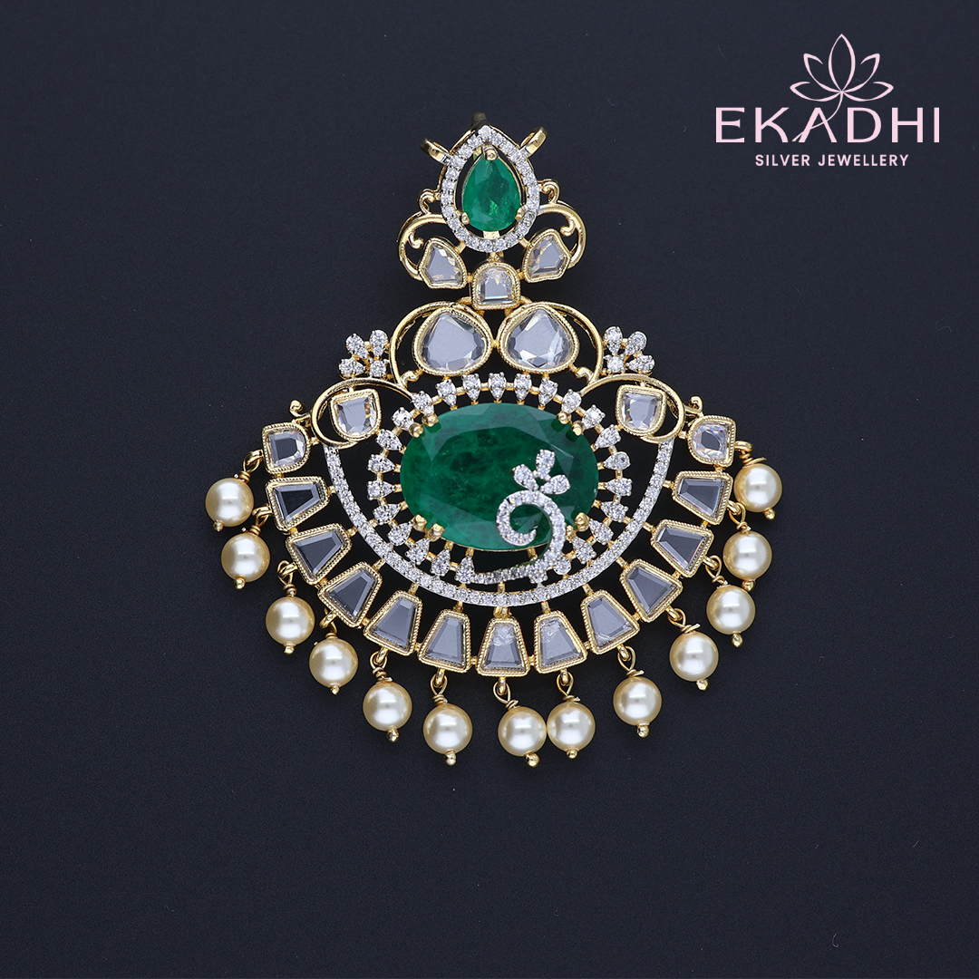 HJ11832 – Regal Pendant with Emerald Stone