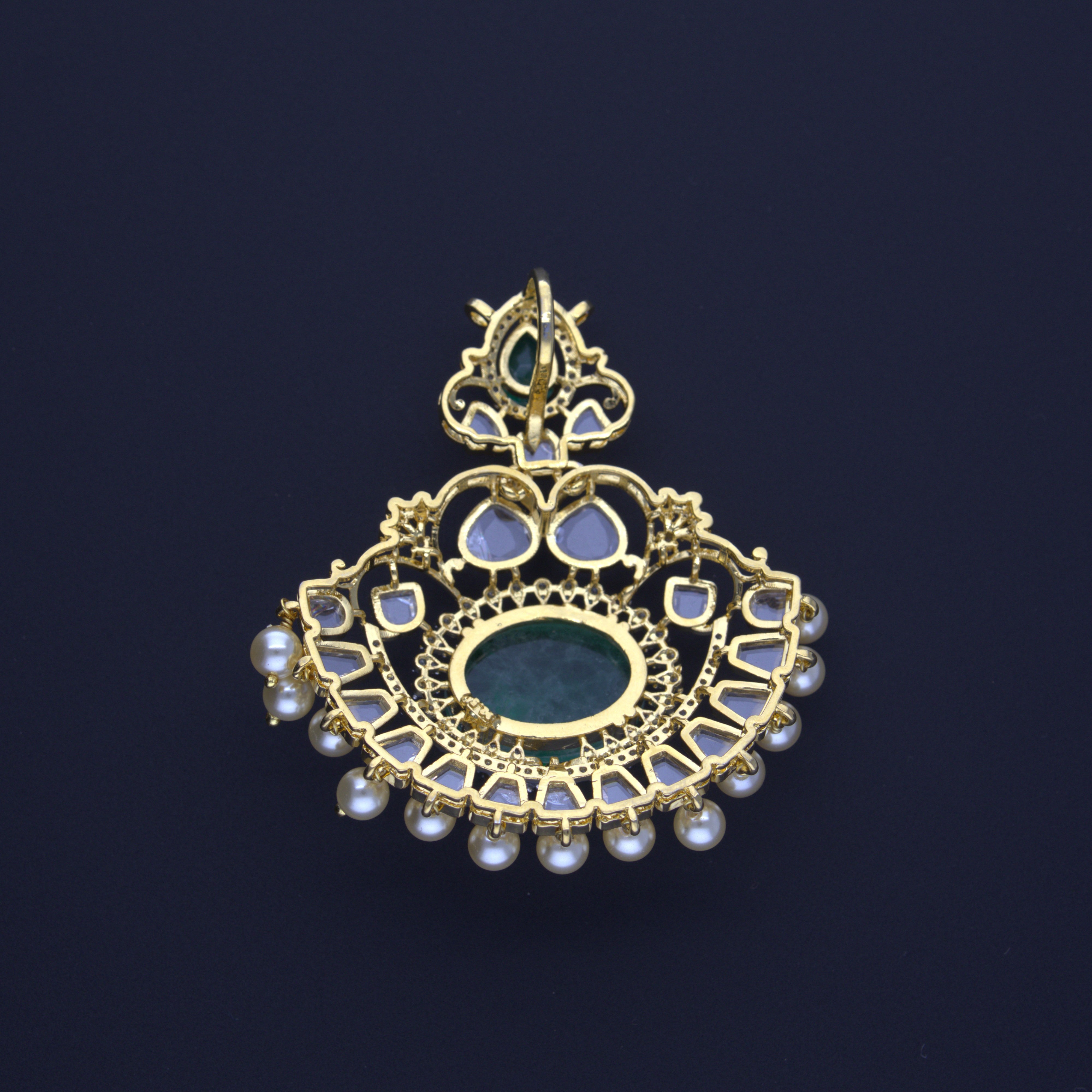 HJ11832 – Regal Pendant with Emerald Stone