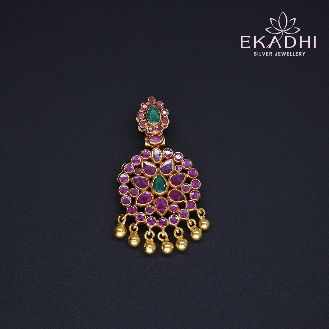 HJ12009 – Green Stone Pendant with Traditional Design