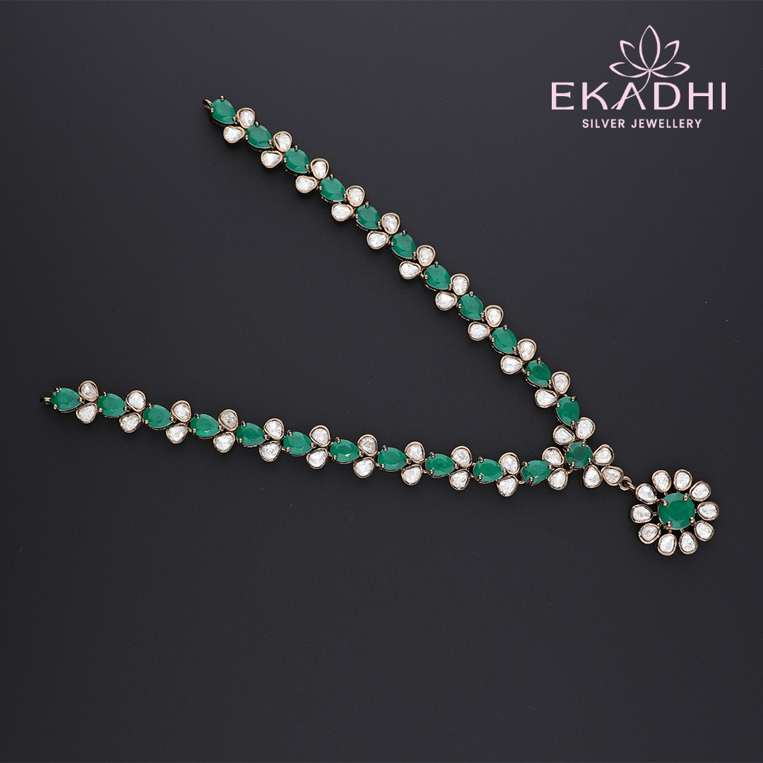 HJ13162 – Green Victorian Necklace in Simple Design