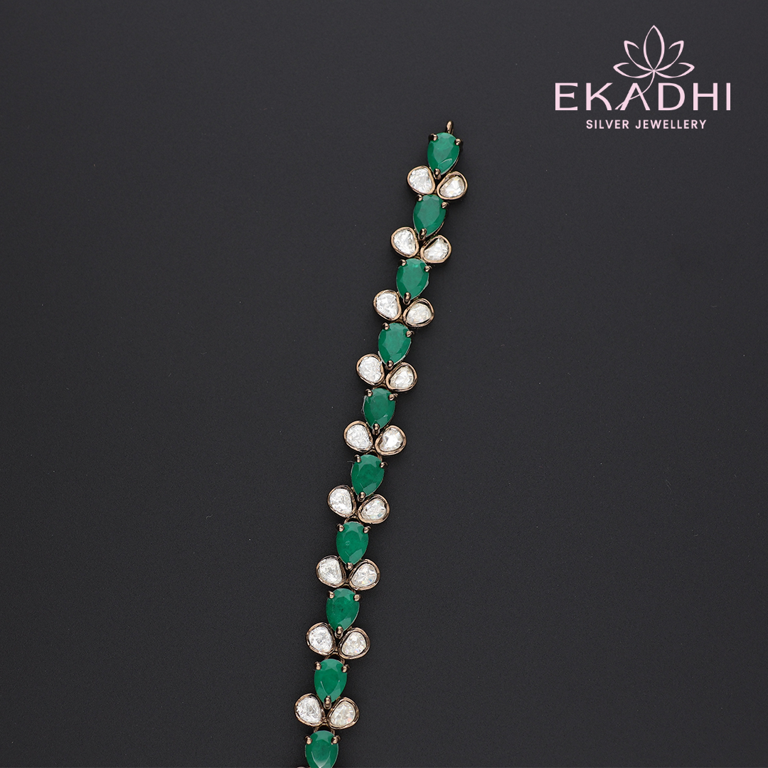 HJ13162 – Green Victorian Necklace in Simple Design