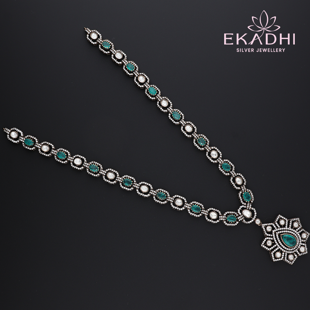 HJ13171 – Simple Victorian Necklace in Green and White Stones