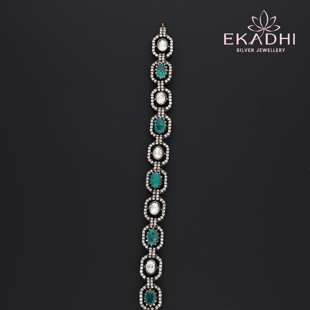 HJ13171 – Simple Victorian Necklace in Green and White Stones