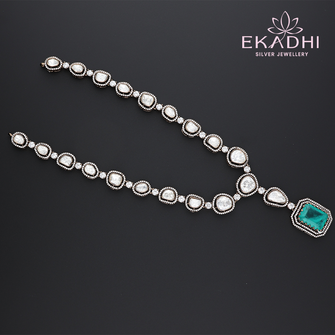 HJ13175 – Victorian Necklace with Green Pendant and White Stone Chain