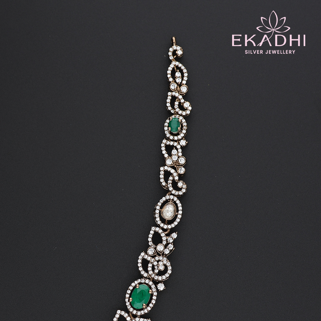 HJ13181 – Detailed Victorian Bridal Necklace with Traditional Appeal