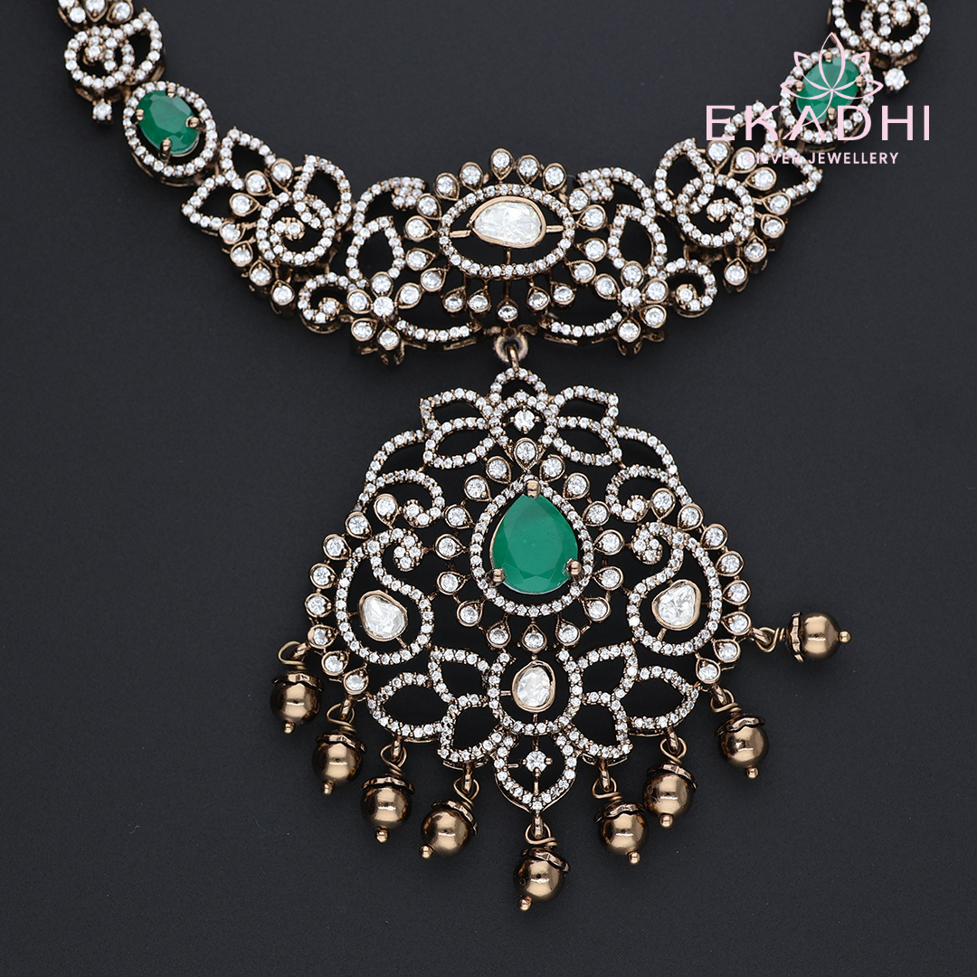 HJ13181 – Detailed Victorian Bridal Necklace with Traditional Appeal