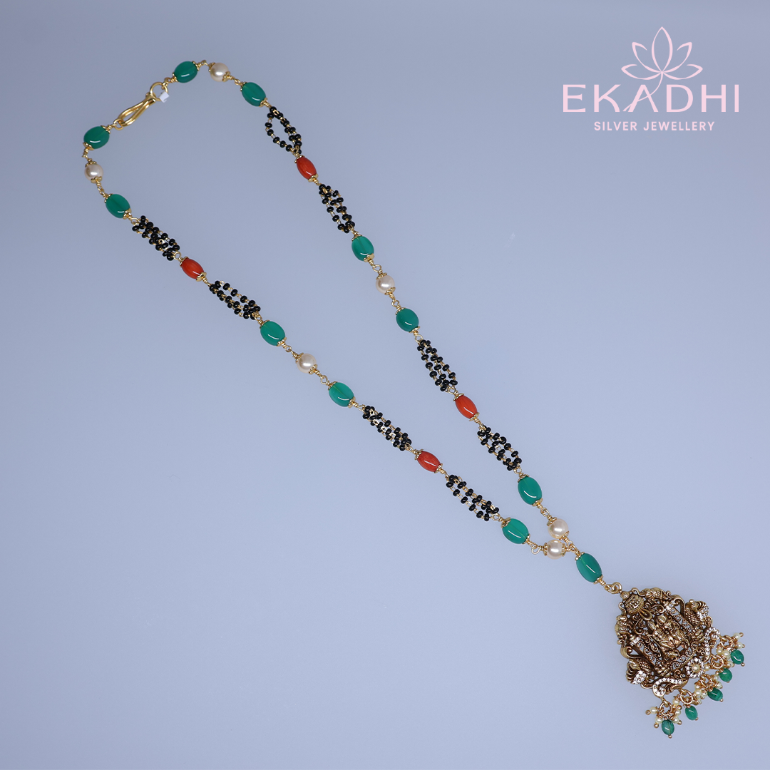 HJ13468 – Nalapusalu with Green and White Beads