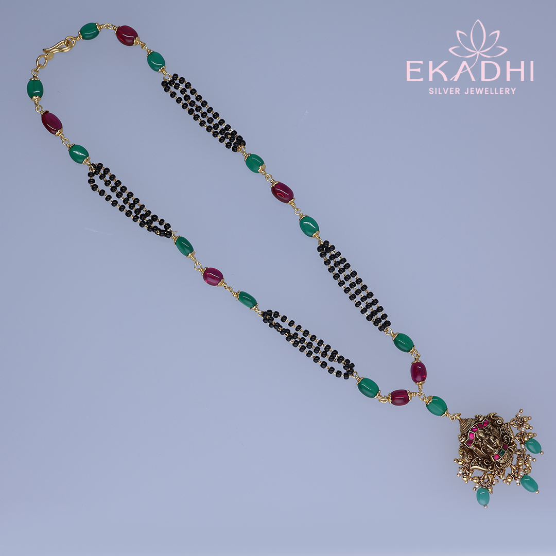 HJ13508 – Black Beads with Green Pendant