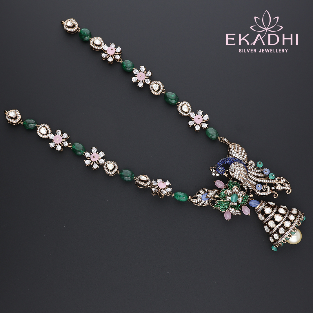 HJ13539 – Floral Victorian Necklace in Simple Design