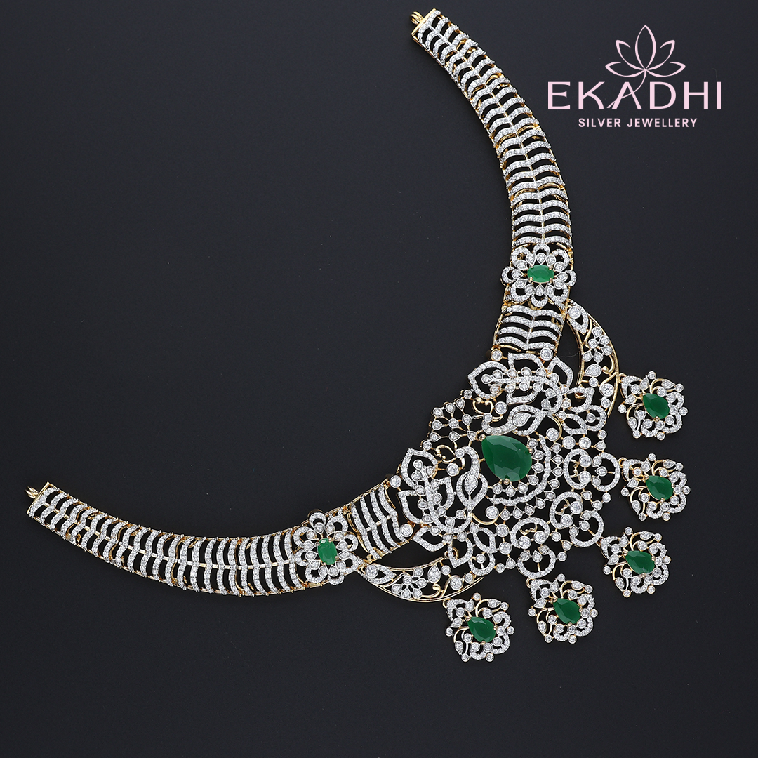 HJ13584 – Short CZ Necklace with Emerald Stones