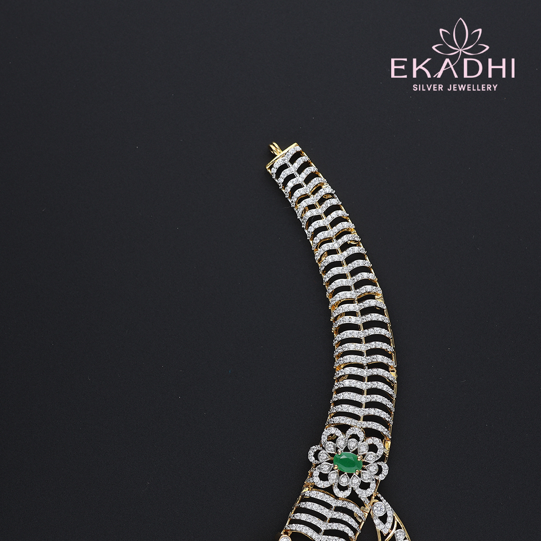 HJ13584 – Short CZ Necklace with Emerald Stones