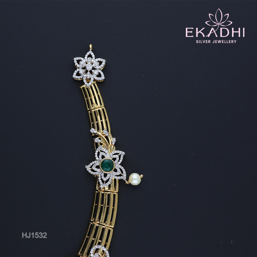 HJ1532 – Premium CZ Necklace with Emerald Accents and Silver Finish