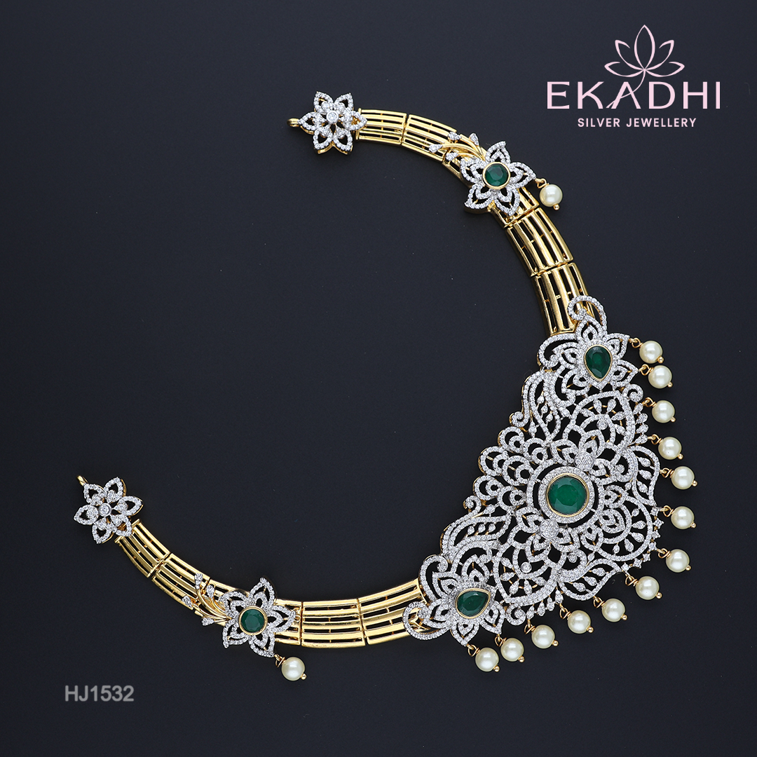 HJ1532 – Premium CZ Necklace with Emerald Accents and Silver Finish