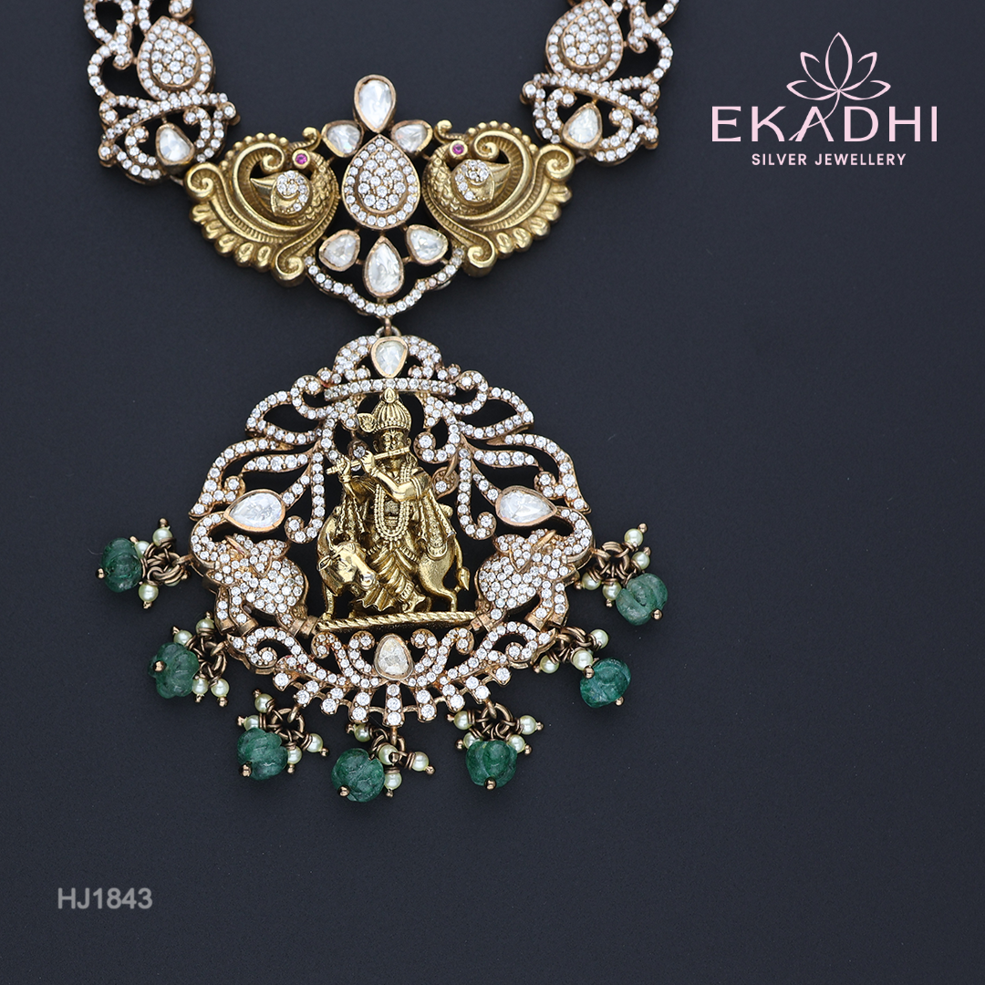 HJ1843 – Victorian Necklace with Green Beads for Bridal Elegance