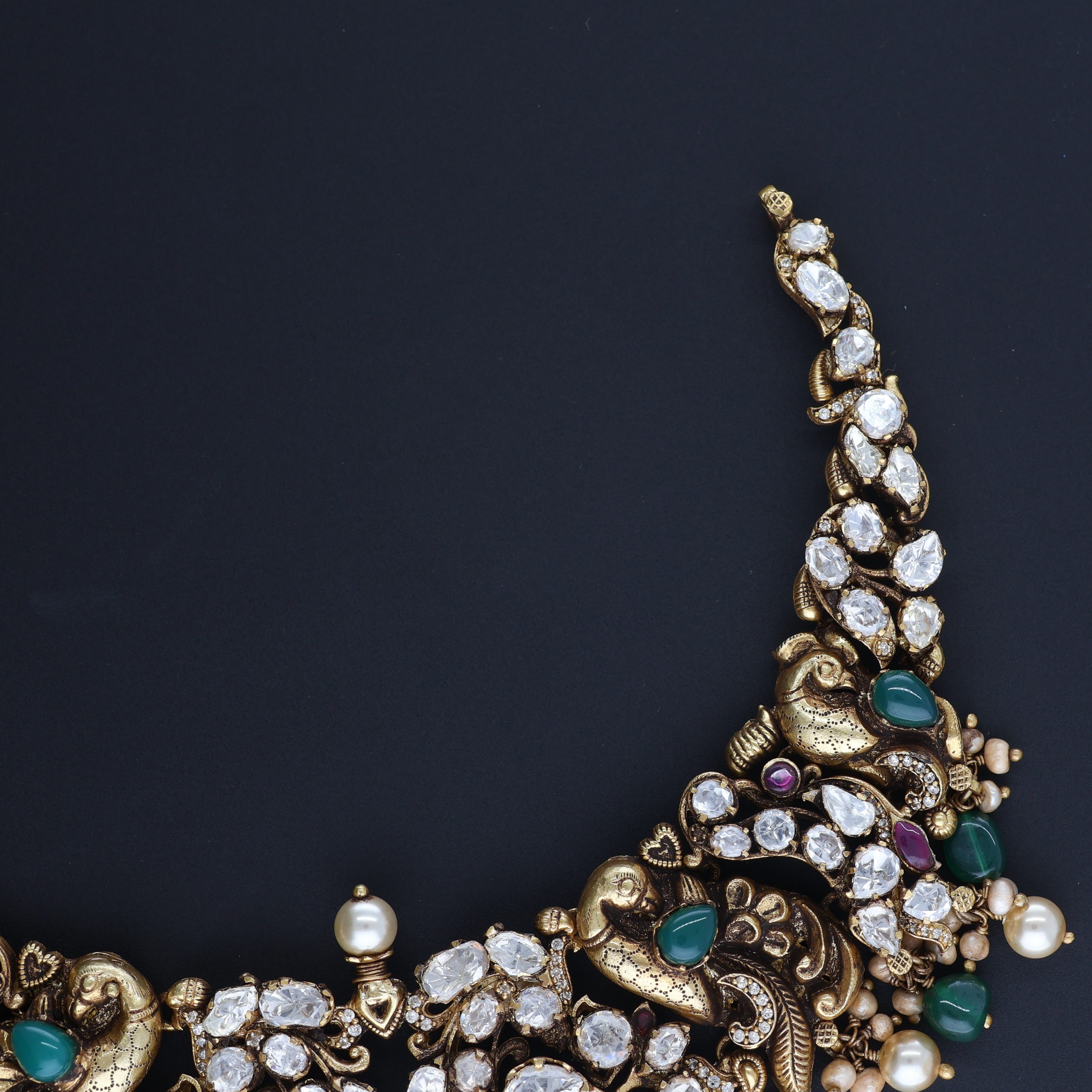 HJ9859 – Temple Jewellery Necklace with Green Beads and Moissanite