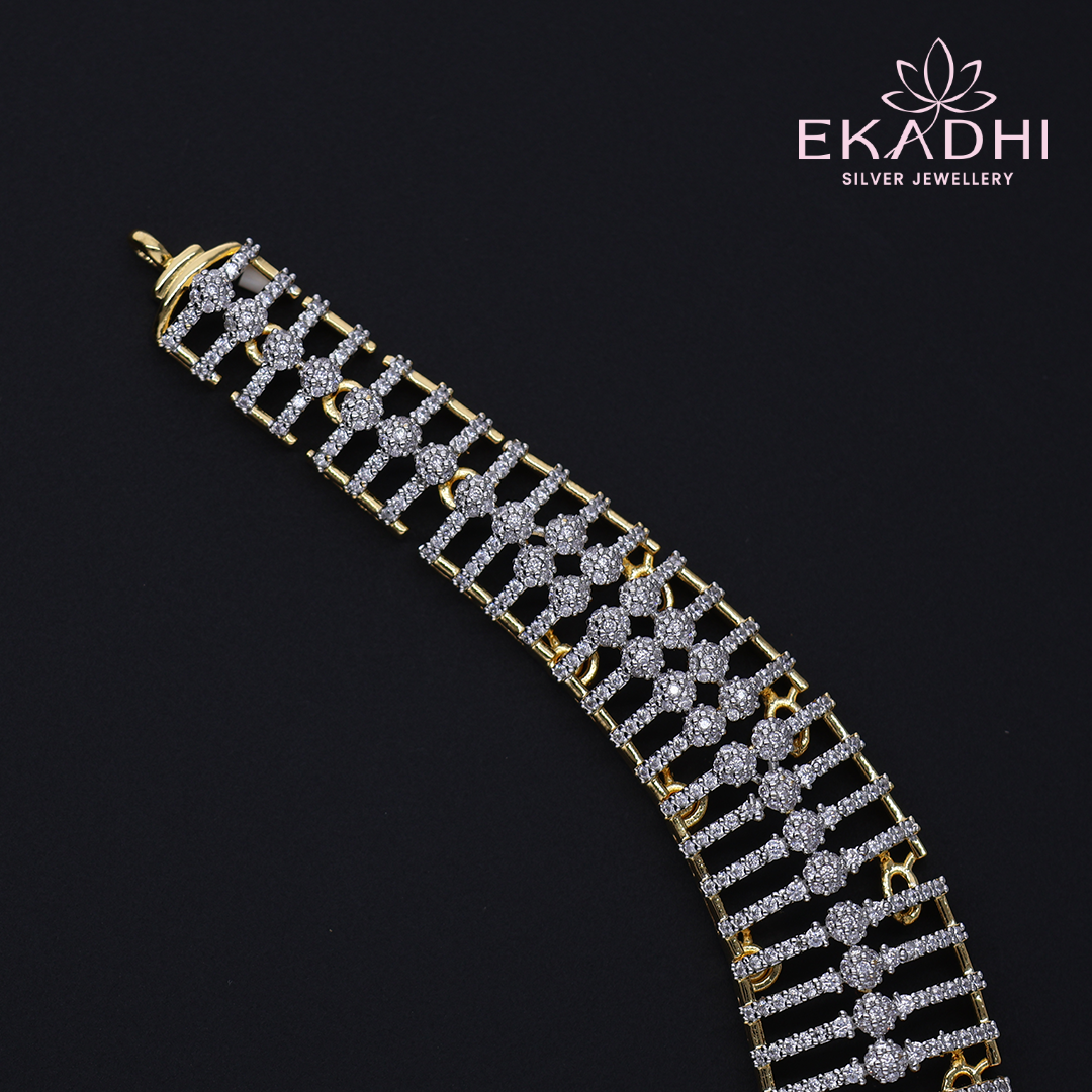 HJ11700 – Unique CZ Necklace with Red Stone Centre
