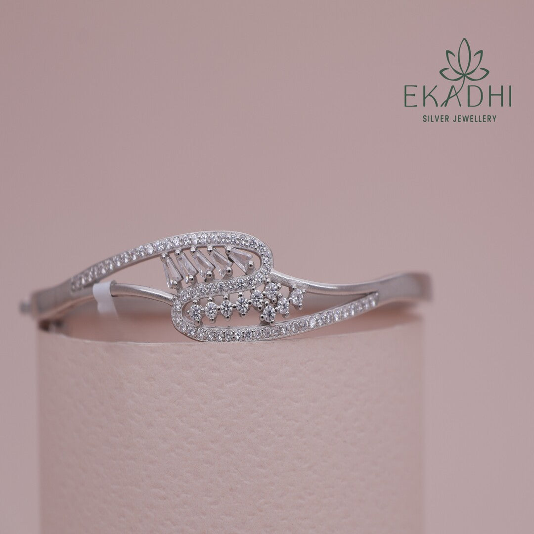 HJ11744- CZ Kada