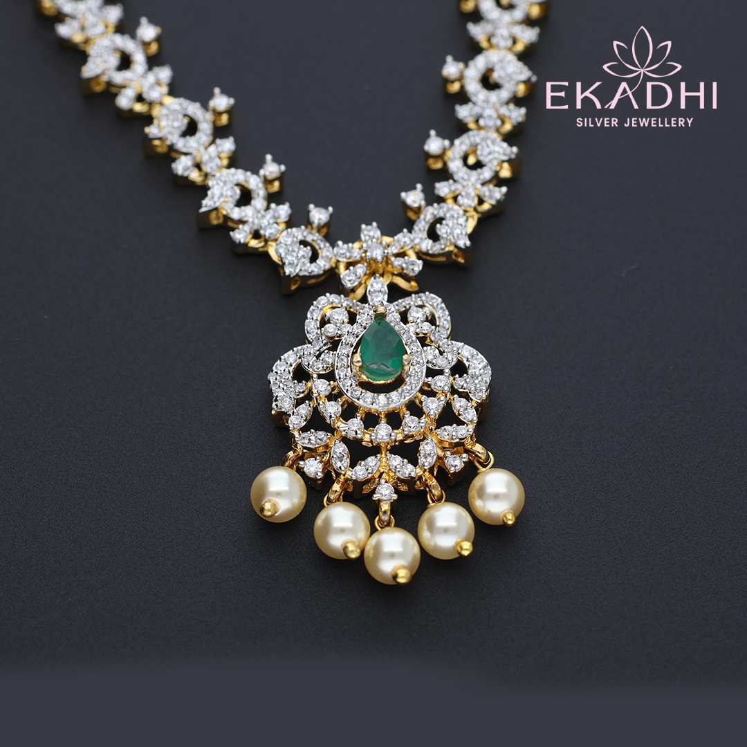 HJ11806 – Long Necklace with Green Stone Pendant