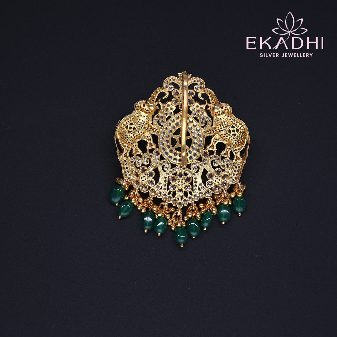 HJ12008 – Green Bead Pendant with Regal Appeal