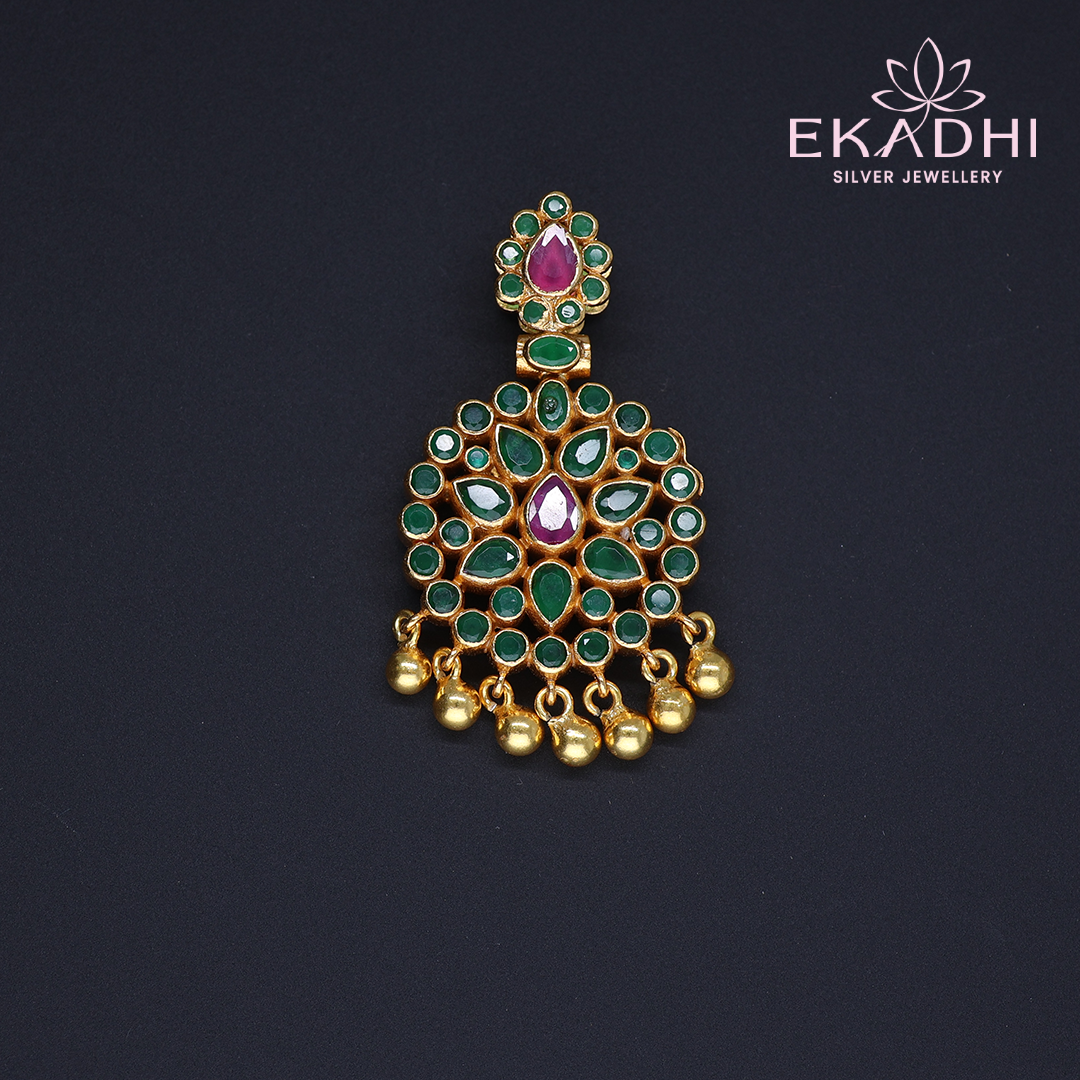 HJ12009 – Green Stone Pendant with Traditional Design