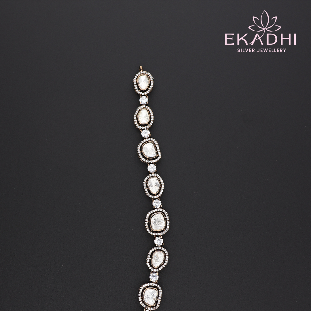 HJ13175 – Victorian Necklace with Green Pendant and White Stone Chain