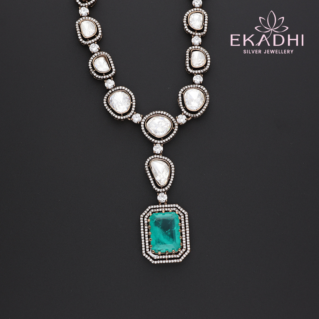 HJ13175 – Victorian Necklace with Green Pendant and White Stone Chain