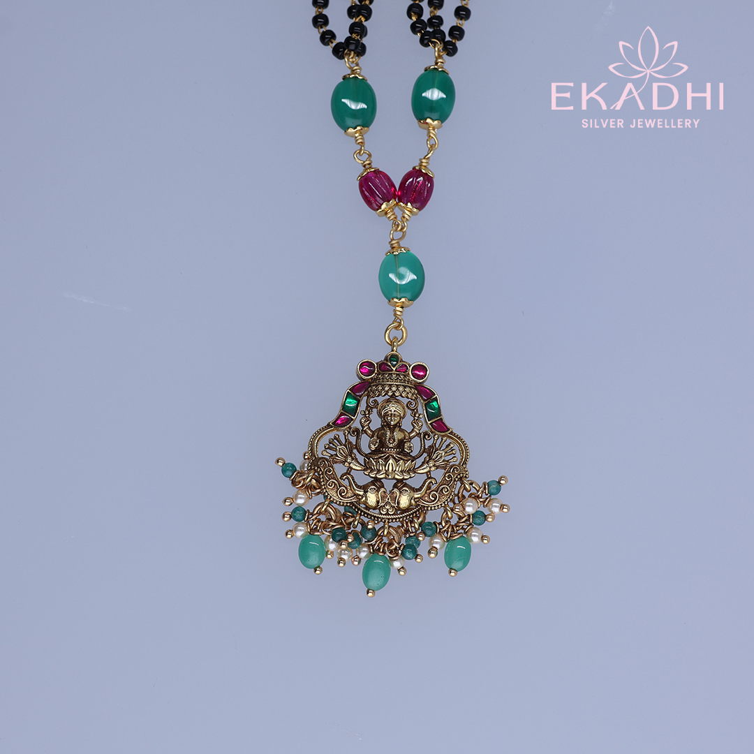HJ13469 – Green and Red Nalapusalu with Pendant