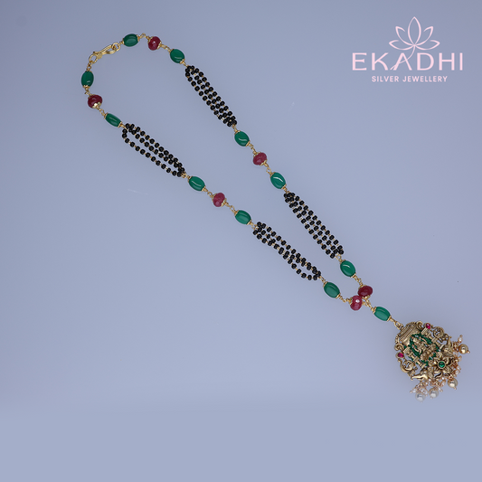 HJ13507 – Nalapusalu with Green and Red Beads