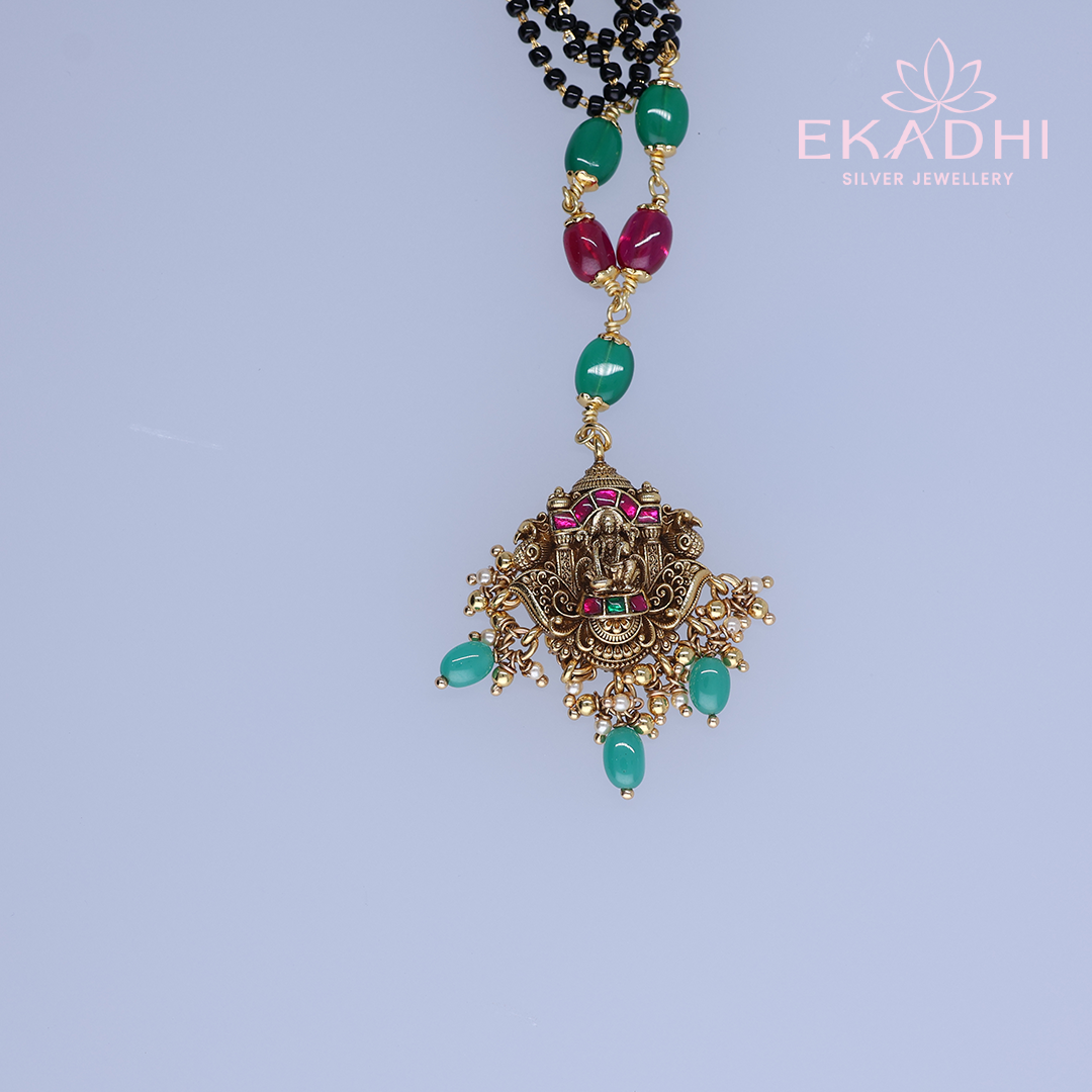 HJ13508 – Black Beads with Green Pendant