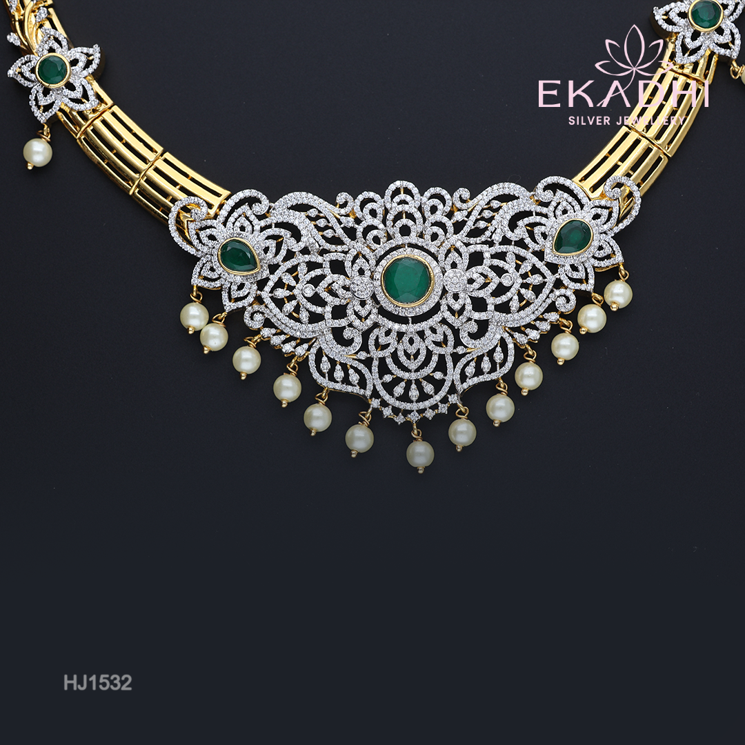 HJ1532 – Premium CZ Necklace with Emerald Accents and Silver Finish