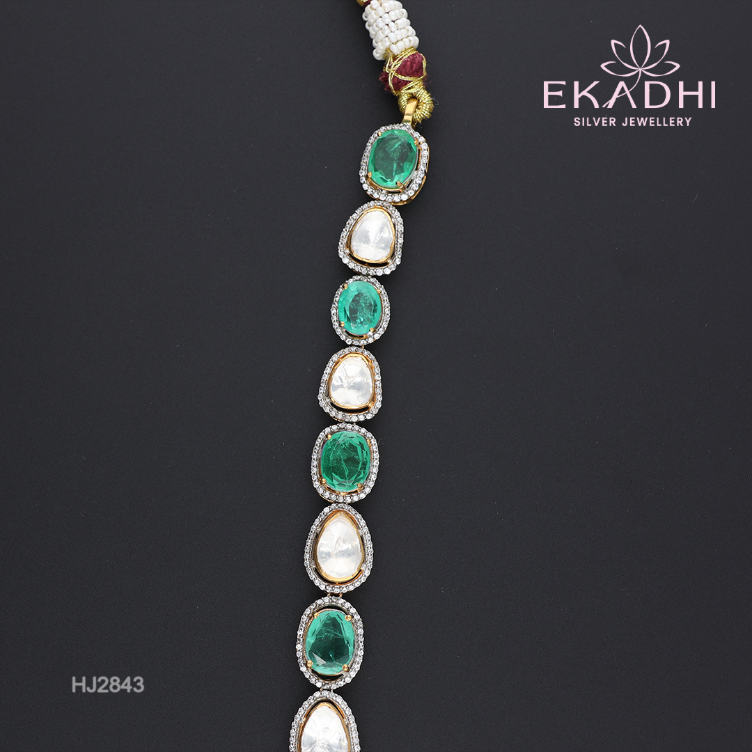 HJ2843 – Victorian Necklace with Emerald and White Stones