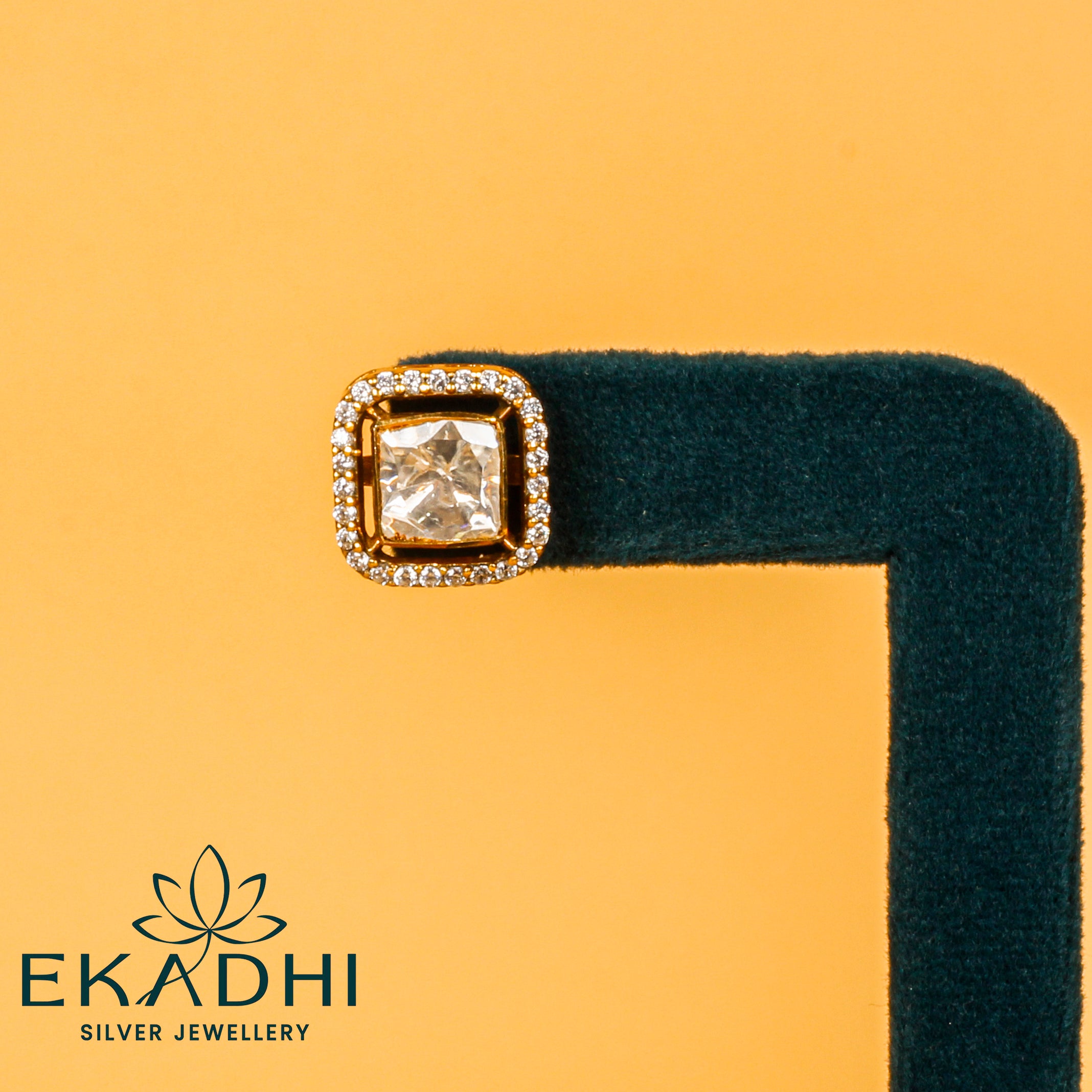 HJ37817 - MOISSANITE STUD
