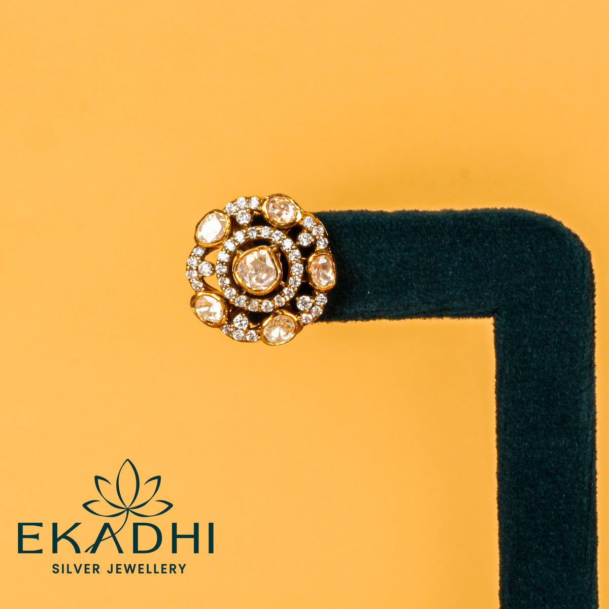 HJ37830 - MOISSANITE STUD