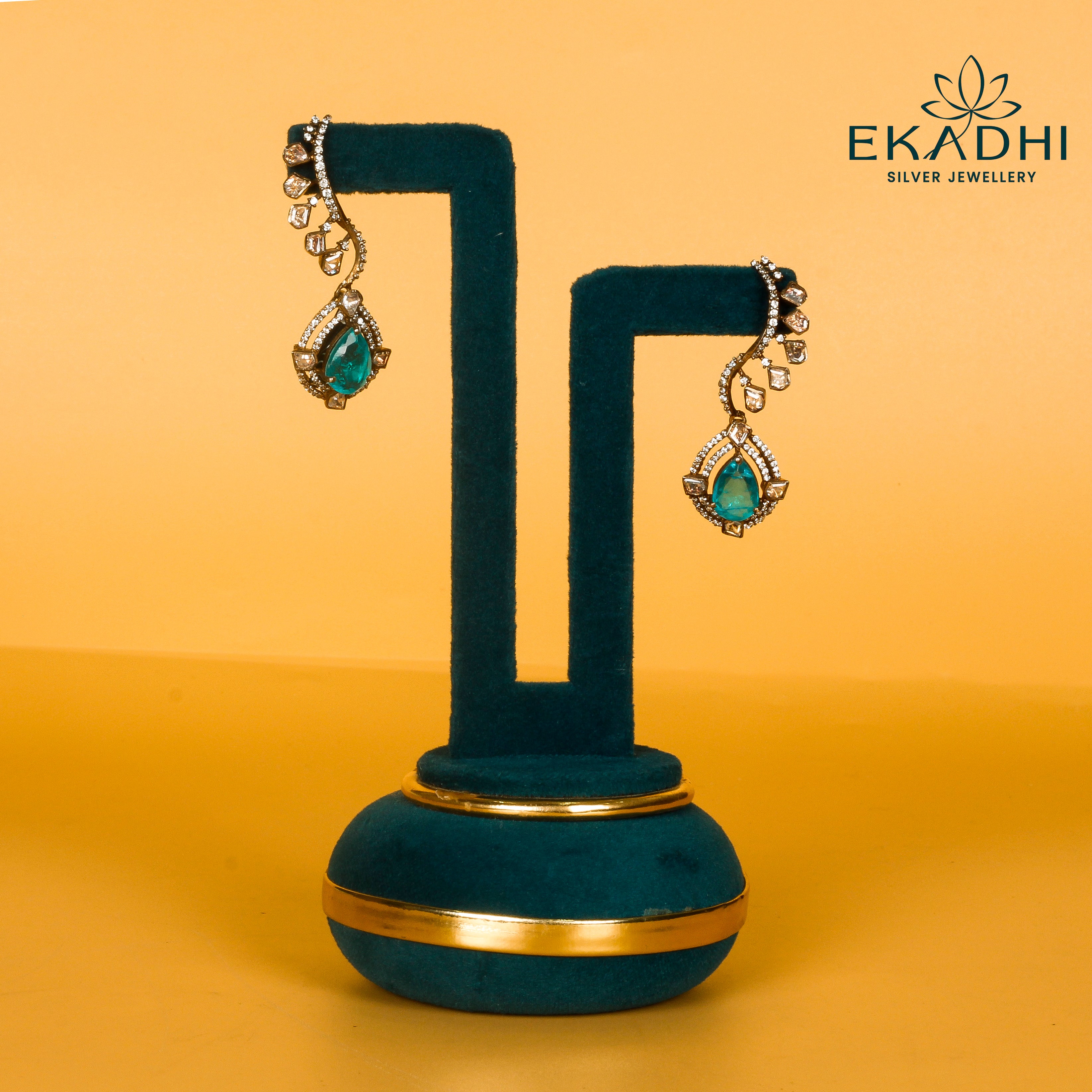 HJ8201 - VICTORIAN EARRING